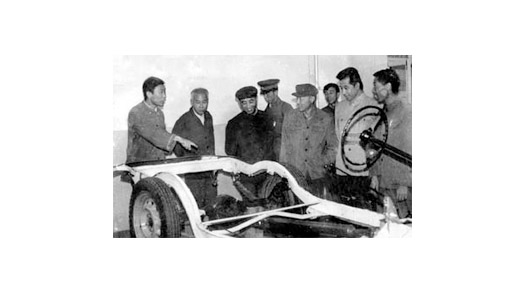 80年代初，交通部副部長王展義來我校檢查指導(dǎo)工作
